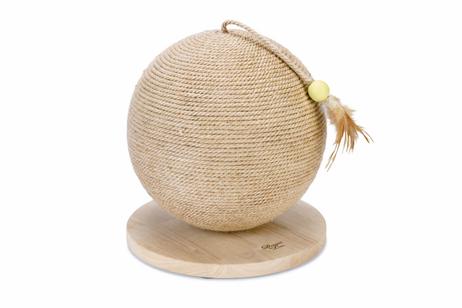 Designed by Lotte Balty Kloreglobe med Leke til Katt - 31,5cm