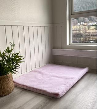  Fiberpels Vetbed Hundeteppe - Lyserosa
