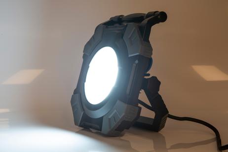 Tundra Pro Arbeidslampe 100W LED CCT 2-uttak+USB 2,1A (101-L3328)