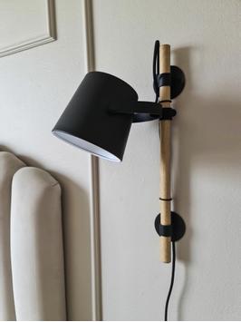 Aneta Lighting ESPRESSO vegglampe,  svart/ tre,  metallskjerm,  justerbar høyde (7392986770347)