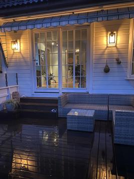 Aneta Lighting ARENDAL vegglampe liten, svart, arm, ned, utendørs IP44 (7392986772105)