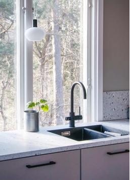 Aneta Lighting BELL vinduspendel,  svart/ hvit,  E14, 4m ledning, støpsel og brytere (7041661270954)