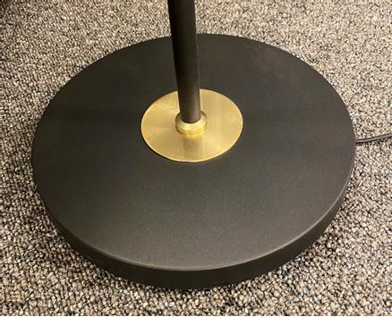 Aneta Lighting BIRKA golvlampa,  svart/ mässing,  svingarm, inkl. skjerm (7392986773621)