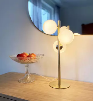 Aneta Lighting MOLEKYL bordlampe 3-lys, matt messing/ hvit (7041661265844)