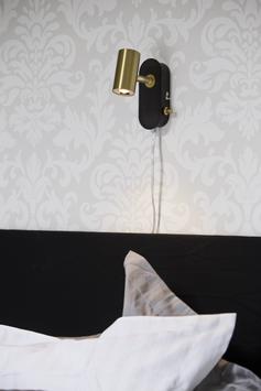 Aneta Lighting GUSTO väggspot, svart/ mässing,  5W LED (7041661261853)