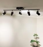 Aneta Lighting CILINDRO takspot 5-lys rekke, svart/ matt messing, 5x6W LED (7041661265905)
