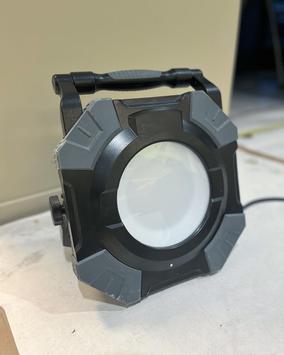 Tundra Pro Arbeidslampe 100W LED CCT 2-uttak+USB 2,1A (101-L3328)