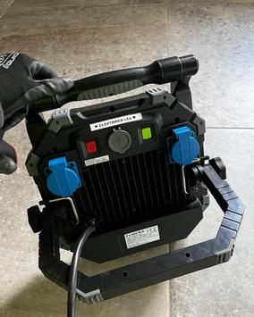 Tundra Pro Arbeidslampe 100W LED CCT 2-uttak+USB 2,1A (101-L3328)