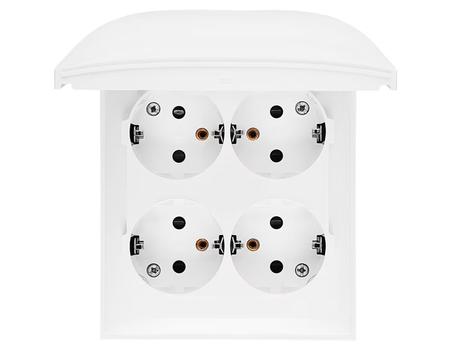 Simon 4-veis Stikkontakt utendørs IP44 påvegg 16A Hvit