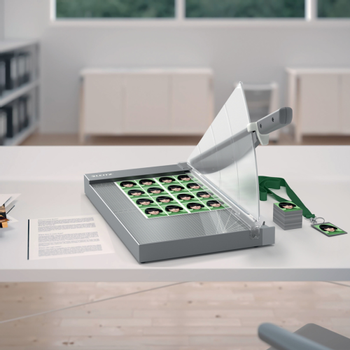 LEITZ Precision Office Pro Snijmachine 9023 A4+ 381 mm Stalen Snijblad Premium Snijoppervlak van Glas EdgeGlow Licht Grijs 25 Vel (90230000)