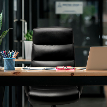 VIKING Malaga Directiestoel Basis mechanisme Kunstleder Vaste armleuning In hoogte verstelbare zitting Zwart 110 kg (4175553)