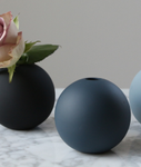 COOEE Ball Vase 8cm, Midnattblå (389-ball-midnightblue-8cm)