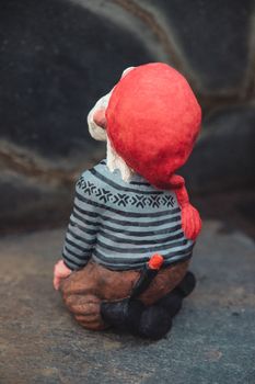 Midthun Nisse 2020 På-kne 20cm (564-nisse-kne)