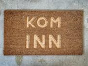 Trend Design Dørmatte "Kom Inn" (gravert) (298-584015)