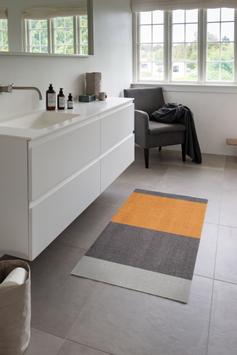 Tica Copenhagen Gulvmatte Stripes Dijon-Grå 67x120 (424-101192)