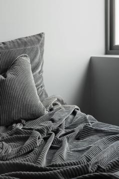 Turiform Ella Sengeteppe 140x220 bomullskordfløyel-grå (479-112024)