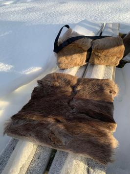 Granberg  Reinsdyrskinn Sitteunderlag bærerem impregnert,  norsk (668-1004402)