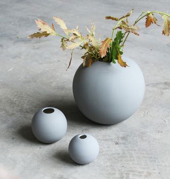 COOEE Ball Vase Grå 20cm (389-ball-grey-20cm)