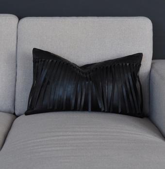 Coming Home Putetrekk Fringe Skinn Sort_30x50cm (316-20210)