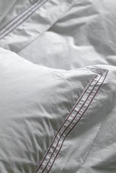 Tone Kroken Habibi Sengesett Percale-bomull Hvit-Aubergine (479-117197-140x220)