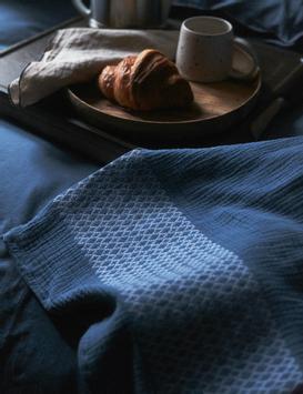 Tone Kroken Sengeteppe Le Petite Blå 160x220cm