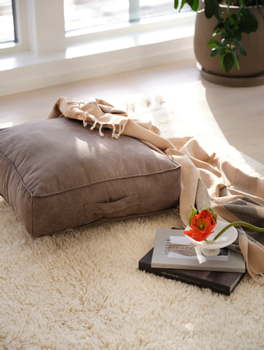 Svanefors  Sittepute Lycke Lysebrun 50x50 Gulvpute Imitert-skinn (718-1284-49-366)