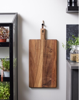 by Tareq Taylor Skjærebrett med stropp Tarragon 72x34cm (379-25314)