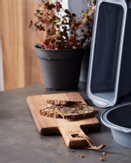 by Tareq Taylor Skjærebrett med stropp Tarragon 46x15cm (379-25315)