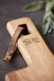 by Tareq Taylor Skjærebrett med stropp Tarragon 46x15cm (379-25315)