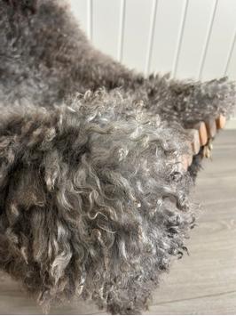 Granberg  Norsk Saueskinn Pelssau 110-120cm Gråaktig krøllete-pels