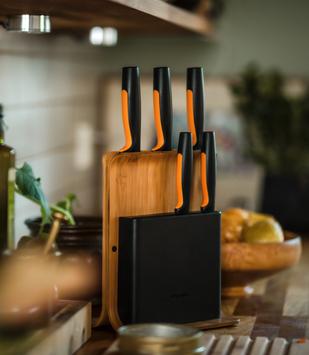 Fiskars Functional Form Knivblokk Bambus, 5 kniver