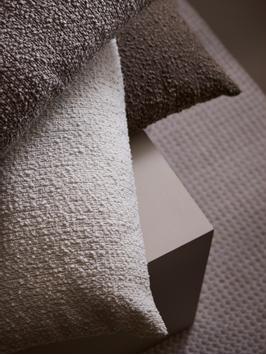 Svanefors  Trond Putetrekk Boucle Offwhite 35x80 (718-1334-52-002)