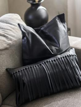 Coming Home Putetrekk Fringe Skinn Sort_30x50cm (316-20210)