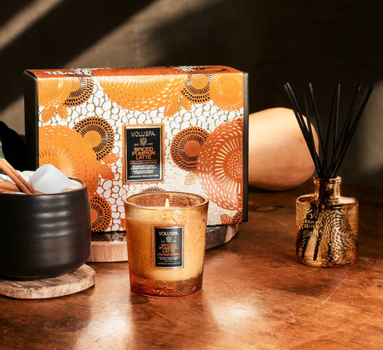 Voluspa Gavesett Duftlys+Duftpinner Spiced-Pumpkin-Latte (703-V74321)
