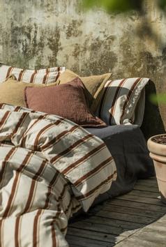 Gustav Ovland Sengesett 50% Lin stripet beige-rust