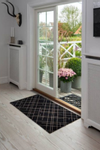 Tica Copenhagen Gulvmatte Lines Svart 67x120 (424-101141)