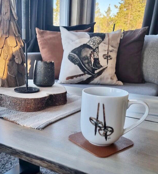 Magnor Glassverk Nordic Wild Krus "Gamle-Skistaver"