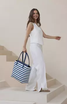 Handed By Sunny Bay Strandveske Blåstripet 39x17xH34cm (629-BFC52-46)