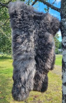 Granberg  Norsk Saueskinn Gråmelert-mørk 110cm