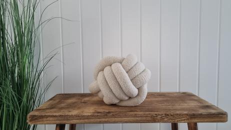 MT Studio Knutepute Offwhite 20x25 (780-MT-1630-OW)