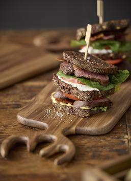 HOLM Skjærefjøl Akasietre 44x18cm gevir (379-34291)