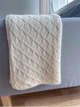 Knit Norway Ellie Babyteppe Oppskrift PDF (642-10937-pdf)