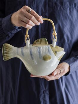 Bloomingville Wrenna Tekanne Grå Fisk håndmalt (152-82061996)