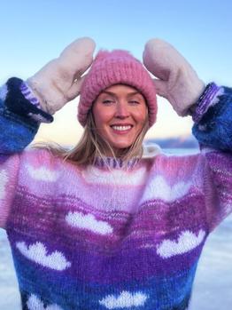Ingrid Raadim Strikkeoppskrift Skyhigh-genser Lilla S-L (1500041896S9845)