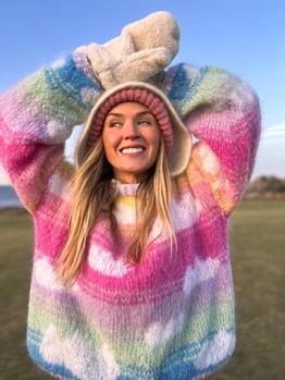 Ingrid Raadim Strikkepakke Skyhigh-genser Rosa S-L