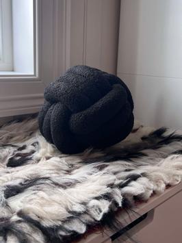 MT Studio Knutepute Sort 20x25 (780-MT-1630-BK)