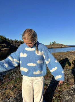 Ingrid Raadim Oppskrift Skyhigh-genser Fnugg-in-Florence Isblå_S-XXL (773-IR-01-04A)