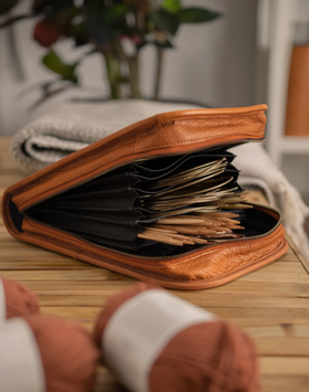 Muud Voss Oppbevaring Rundpinner Whisky (569-QB4201R2-Whisky)