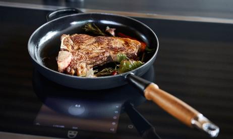 Le Creuset Støpejernspanne Signature Matt-Sort Ø28