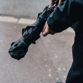 Gustbuster sammenleggbar orkanparaply sort (823-33-003)